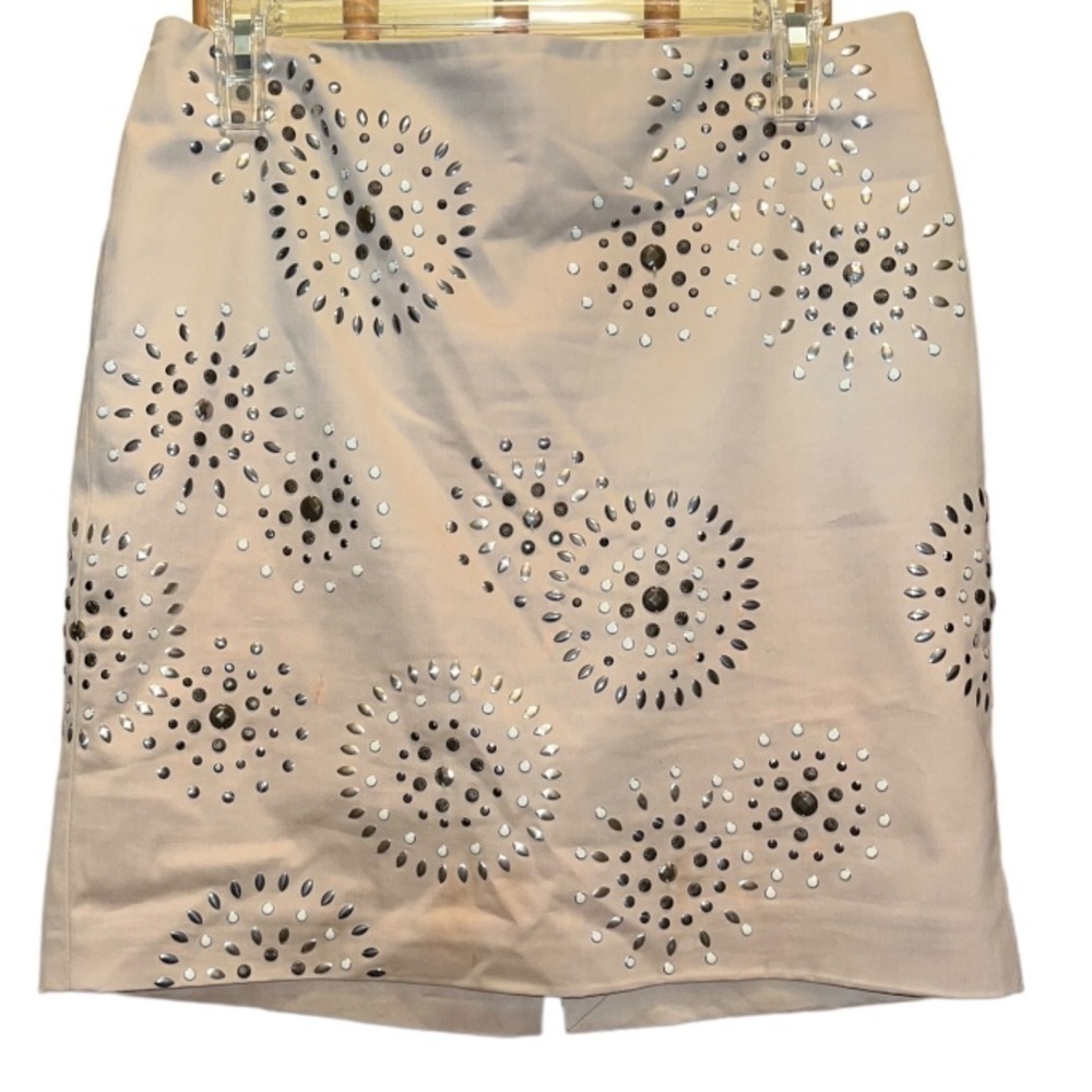 𝅺TAN White House black market skirt with bead designs, split and zipper size 4